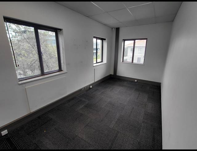 270M² OFFICE TO LET IN VORNA VALLEY